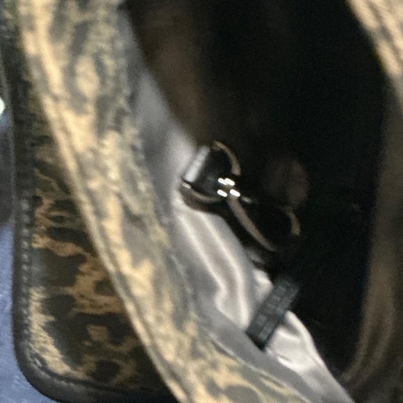 KENNETH COLE LEOPARD PRINT CROSSBODY CANVAS BAG - Picture 4 of 10